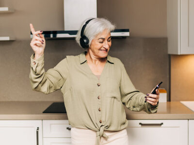 Spry Hub - Fitness at home - woman dancing in kitchen